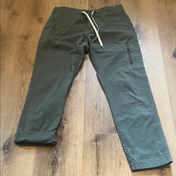 Vuori Pants - Women’s Vuori Ripstop Olive Green Casual Pants Size Medium